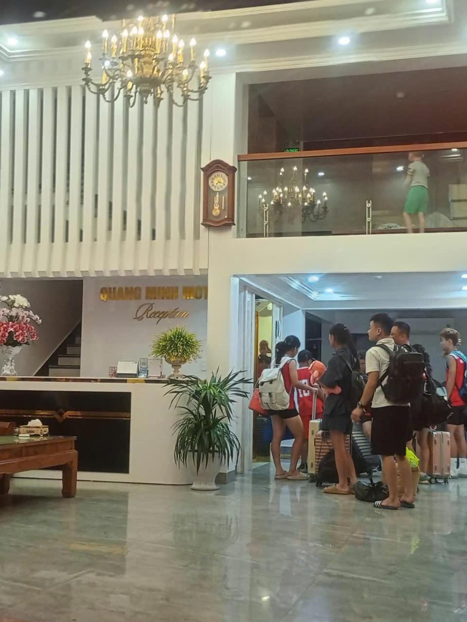 Quang Minh Hotel Tho Son Exterior photo